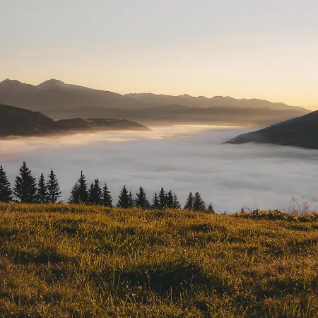 Huettendorf Schloegelberger アパート